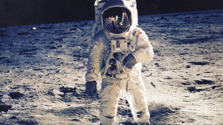 Quando regressou, Aldrin teve de declarar à alfândega os itens que trazia da Lua