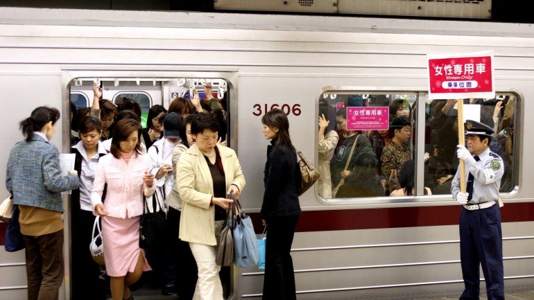 O Japão é um dos países que têm carruagens exclusivamente para mulheres. O objectivo é evitar o assédio