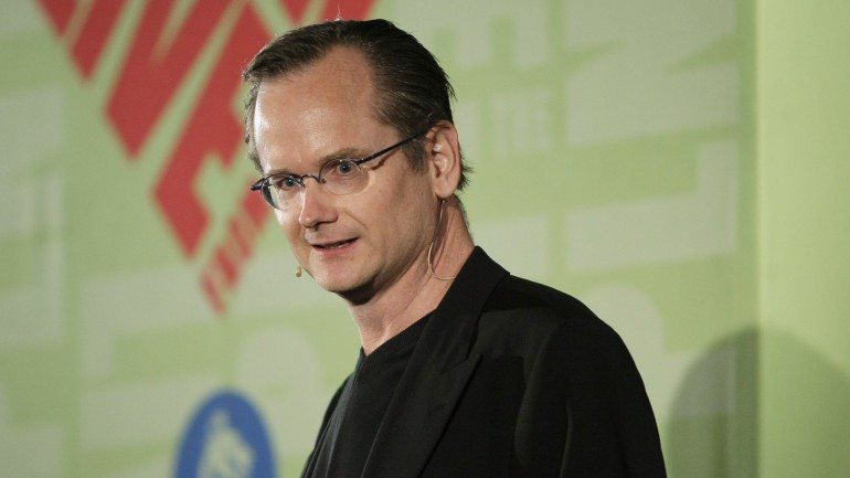 Lawrence Lessig tem 54 anos e é professor de Direito na Universidade de Harvard.