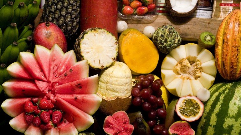 Os frutos sazonais de verão têm vários benefícios e podem ser consumidos em fresco, sumos, batidos e até compotas.