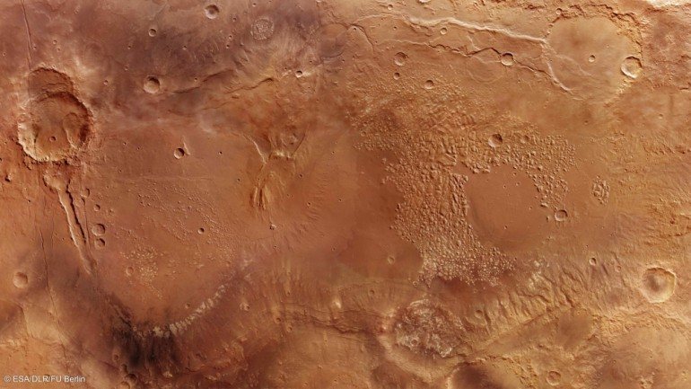 Os cientistas acreditam que a superfície de Marte seja atingida por 200 meteoritos todos os anos, tal como mostra a bacia Atlantis na imagem