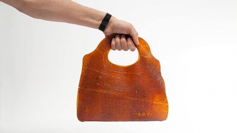 Esta mala foi feita com couro de fruta.