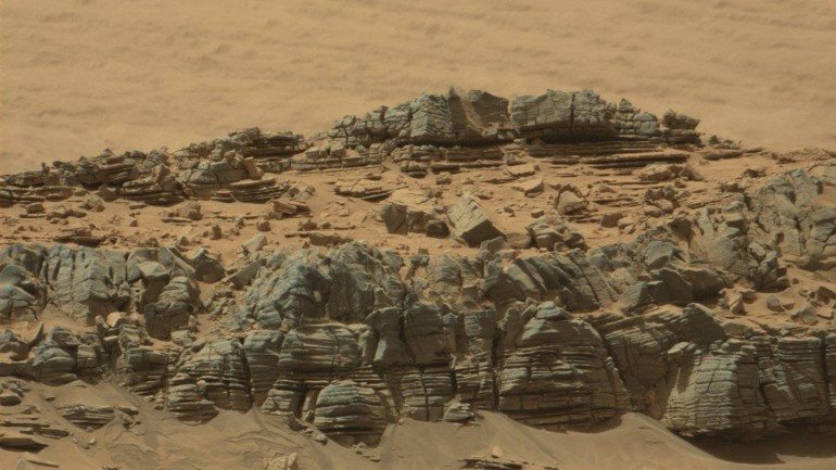 Imagem captada pela sonda Curiosity da NASA na superfície de Marte