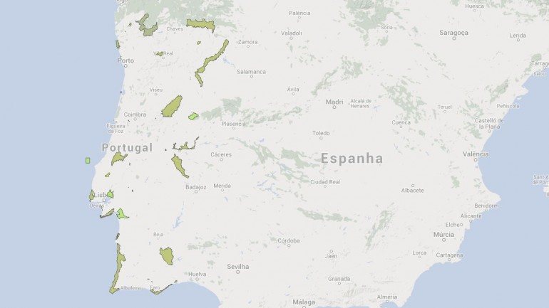 Este mapa, com a identificação das áreas protegidas em Portugal continental, é um dos 30 mapas interativos que já podem ser explorados no site do projeto.