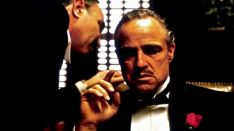 Qualquer semelhança com a história de Vito Corleone, o boss do filme &quot;O Padrinho&quot;, é pura coincidência