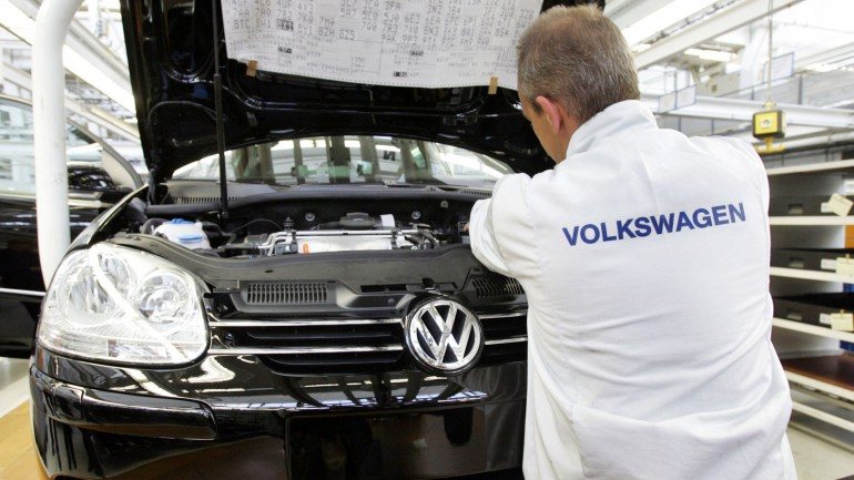 A empresa de Wolfsburgo apresentará &quot;nos próximos dias&quot; um plano para resolver o problema