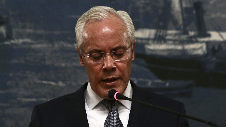 Miguel Macedo demitiu-se no dia 16 de Novembro de 2014 do cargo de ministro da Administração Interna na sequência das buscas do caso Vistos Gold