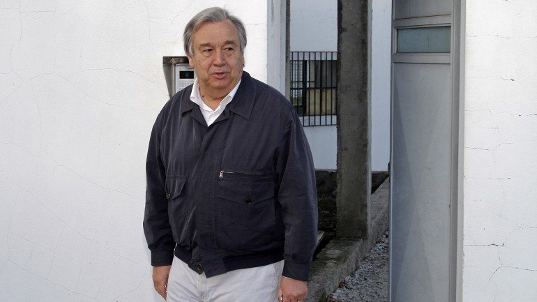 António Guterres vai abandonar o cargo de Alto-Comissário da ONU para os refugiados no final do mandato, já em dezembro