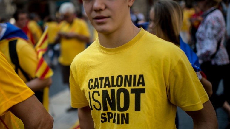 Milhares de pessoas estiveram no comício de encerramento de campanha da plataforma Junts pel Sí, o movimento independentista da Catalunha