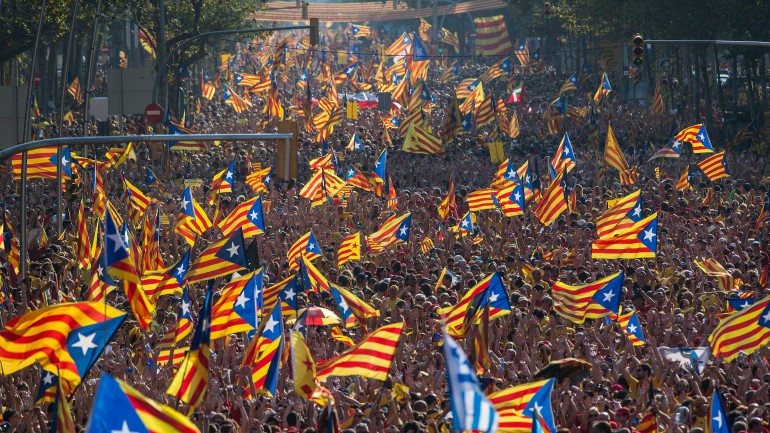Os catalães têm saído à rua massivamente a reclamar o direito à independência