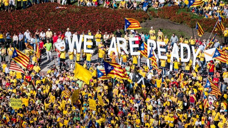 Para os independentistas, este será o primeiro passo de uma caminhada que dentro de 18 meses culminará com a secessão da Catalunha