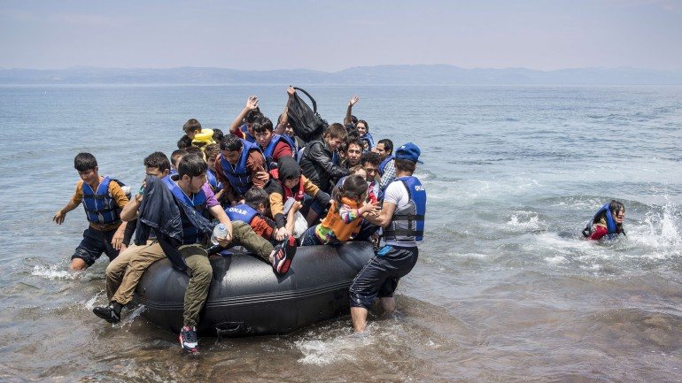 Lesbos é uma das muitas ilhas gregas do Mar Egeu que enfrenta um afluxo considerável de refugiados
