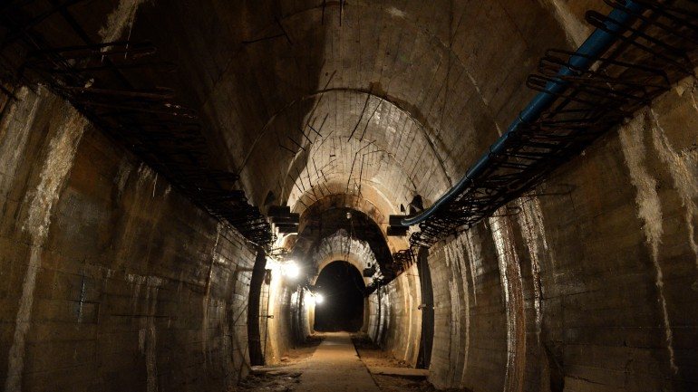 &quot;Os túneis permitiriam a Hitler sobreviver em caso de ataque nuclear&quot;, afirmou o investigador
