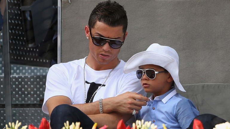 Cristiano Ronaldo continua a partilhar nas redes sociais os bons momentos que passa com o filho