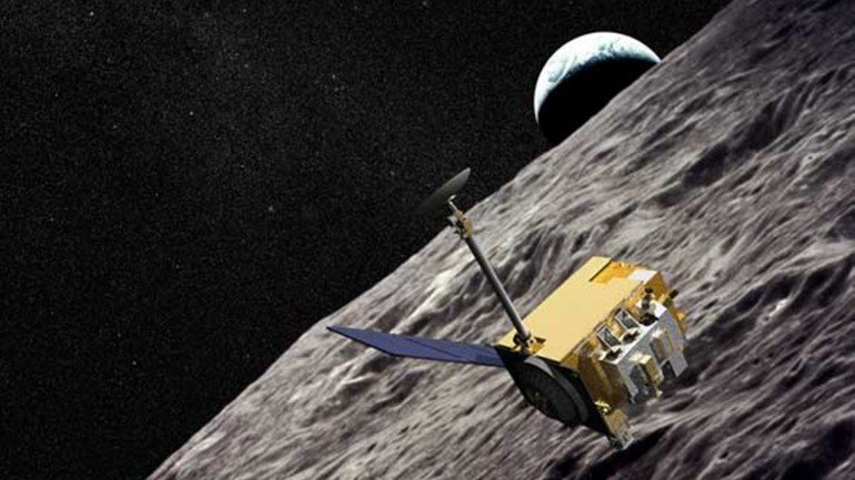 O Lunar Reconnaissance Orbiter orbita a Lua para lhe estudar a superfície