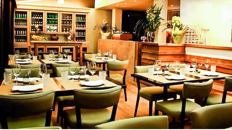 Sala do restaurante Tasca da Esquina, em São Paulo, distinguido como &quot;O melhor restaurante português no Brasil 2015&quot;