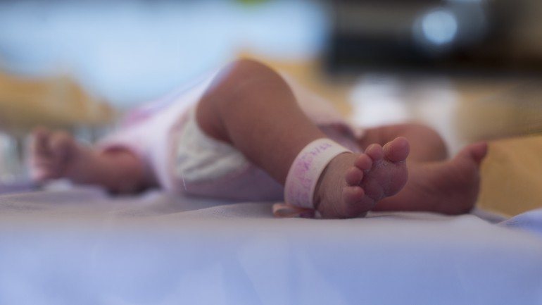 As especialistas referem que os bebés podem sofrer de Síndrome Alcoólica Fetal, caso estejam expostos a álcool no feto