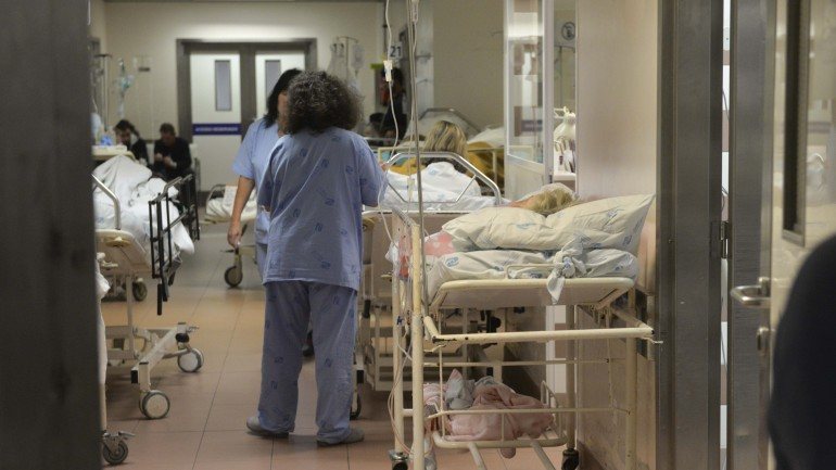 A situação nas urgências hospitalares agravou-se no final de dezembro de 2014 e início de 2015, com o pico da gripe e da vaga de frio