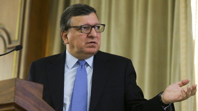 Durão Barroso afirmou que &quot;muitos especuladores gostariam de jogar com a instabilidade de Portugal&quot;, pelo que não se pode &quot;brincar com o fogo&quot;