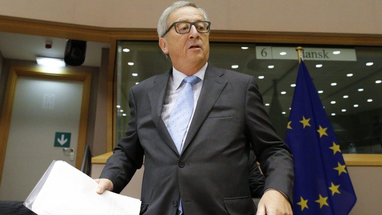 Jean-Claude Juncker classificou a situação dos refugiados nas Balcãs como &quot;dramática&quot;, e quer mais solidariedade para com os refugiados