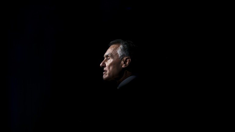 Cavaco Silva não ouvirá apenas personalidades do cenário económico
