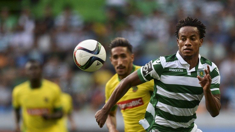 O Sporting quis ver Carrillo a assinar uma renovação de contrato que desse ao clube 25 milhões de euros caso o peruano jogasse por outro clube português até 2021. O extremo disse que não