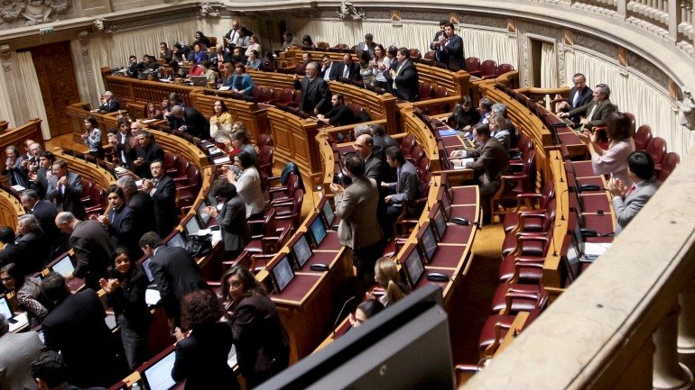 O conceito defende que os votos em branco elegeriam cadeiras vazias na Assembleia da República