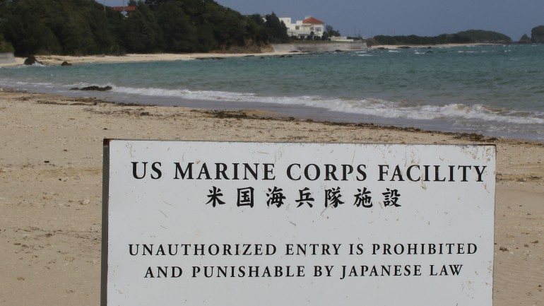 Okinawa foi o palco de uma das batalhas mais violenta de toda a II Guerra Mundial. Agora o seu governador não autoriza a recolocação da base militar americana