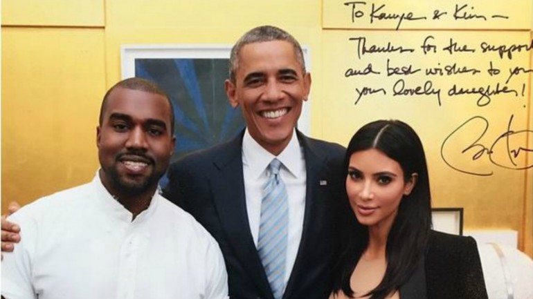 O presidente Barack Obama com Kanye West e a sua mulher, Kim Kardashian West. A foto foi tirada em Outubro.