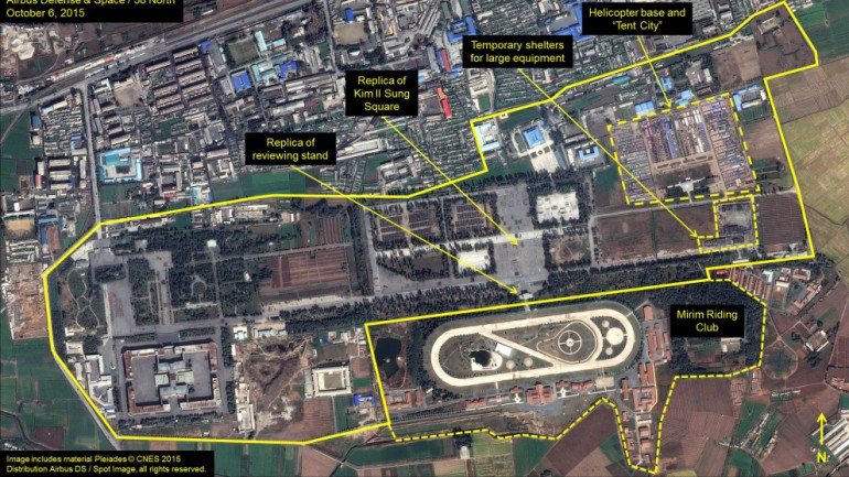 Imagens de satélite que mostram a organização do que deverá ser uma gigantesca parada militar, em Pyongyang.