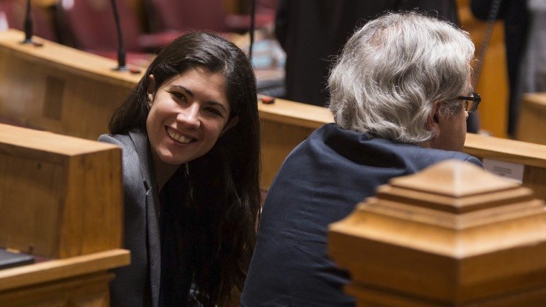 Mariana Mortágua. Uma das vencedoras claras das legislativas, num sorriso raramente captado pelas câmaras