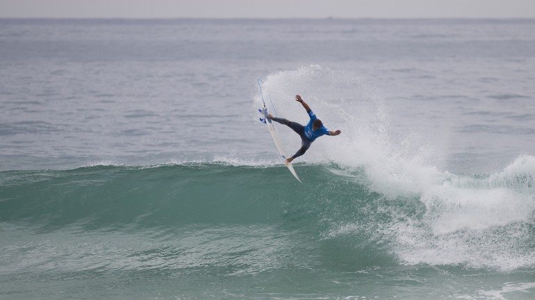 O surfista português foi repescado para a quinta ronda da competição e ainda terá um oportunidade para se juntar a Frederico Morais nos quartos-de-final