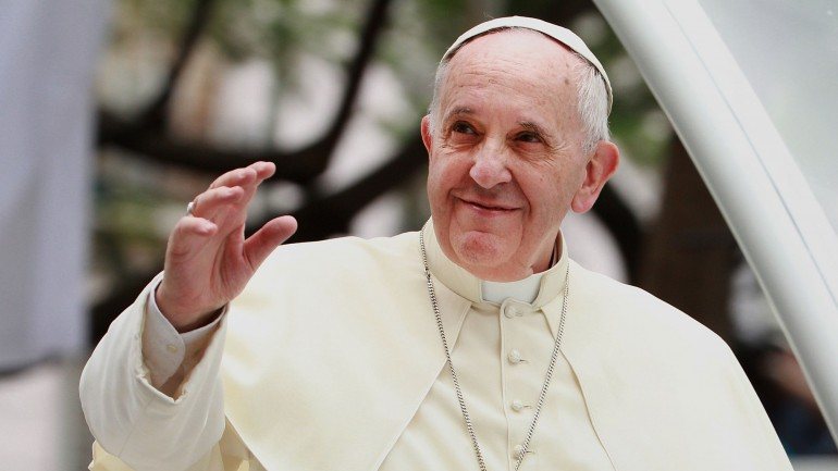 O Papa Francisco acredita que a tradição familiar de estar à mesa se está a perder por causa das novas tecnologias.