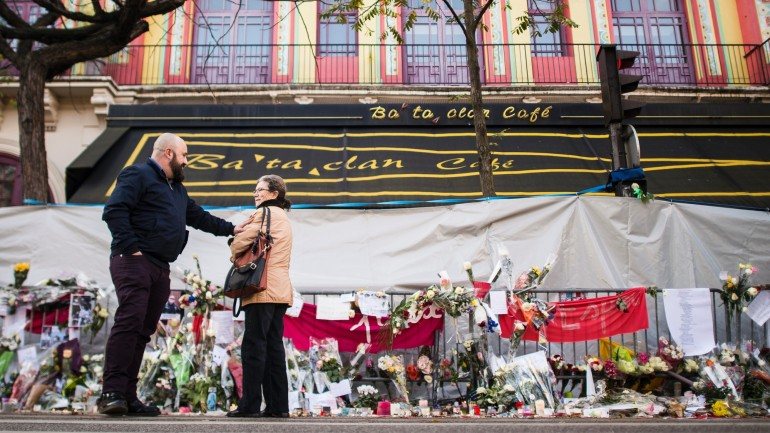 Morreram 130 pessoas nos atentados de Paris, a 13 de novembro. A maioria, um total de 89, estava num concerto no Bataclan.