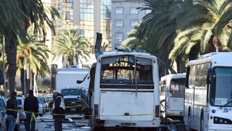 Apesar de o ataque ainda não ter sido reivindicado, a Tunísia tem sido palco, nos últimos tempos, de vários atentados terroristas orquestrados por grupos islâmicos radicais.