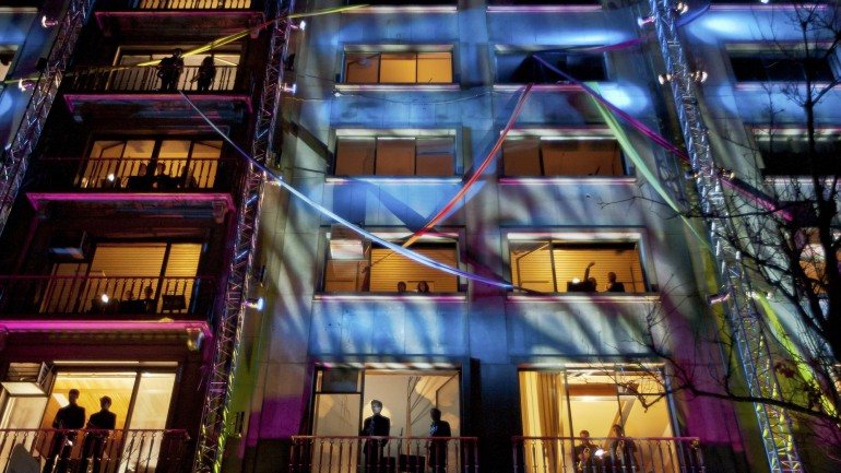 Os sete pisos do Edifício Axa, no Porto, vão estar em festa na hora da despedida