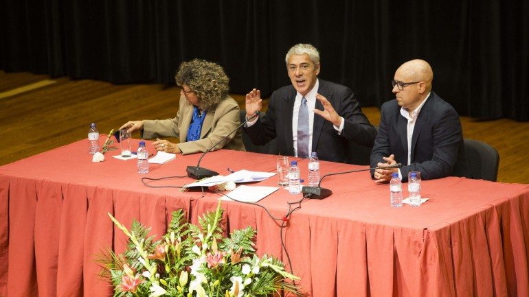 O primeiro discurso numa sessão pública desde que saiu da prisão domiciliária foi em Vila Velha de Rodão