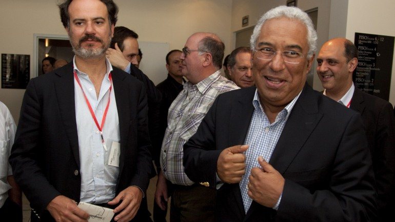 Sérgio Sousa Pinto apresentou a demissão da direção do PS, precisamente por não concordar com a aliança à esquerda