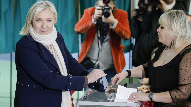 Líder da Frente Nacional, Marine Le Pen, espera vencer pela primeira vez as eleições para uma região