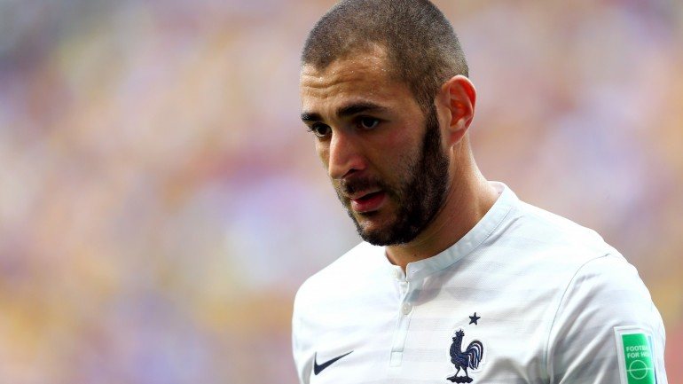 O avançado francês Karim Benzema quer ainda voltar a jogar com Valbuena na seleção francesa