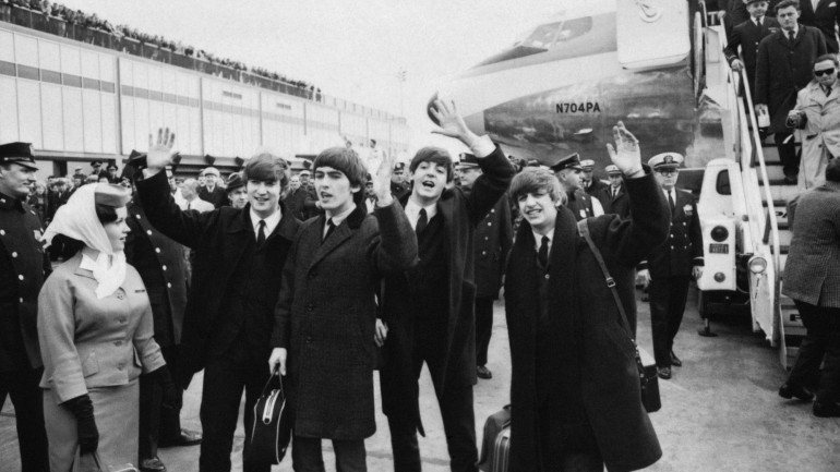 A televisão americana apresentou-os assim: “Senhoras e senhores, os Beatles”