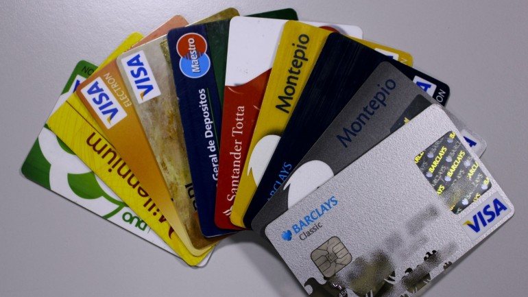 A Caixa Geral de Depósitos e o Novo Banco aumentaram a anuidade dos cartões multibanco para 18 e 17 euros, respetivamente