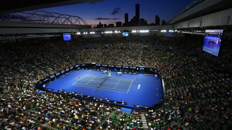 Oito dos 16 tenistas de quem, na última década, a ATP suspeitou de participação em esquemas de combinações de resultados, estão a participar no Open da Austrália. O primeiro Grand Slam da temporada arrancou esta segunda-feira