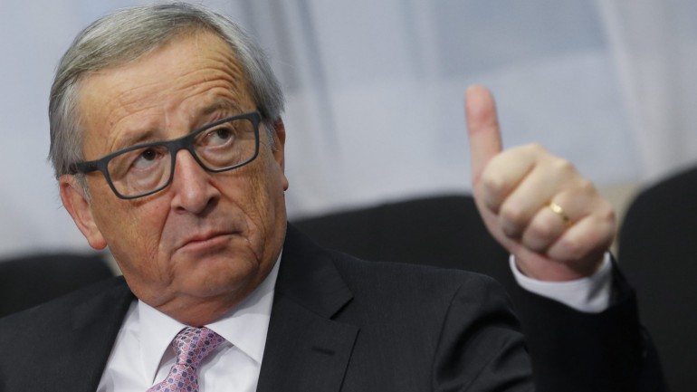 Juncker prefere esperar para ver