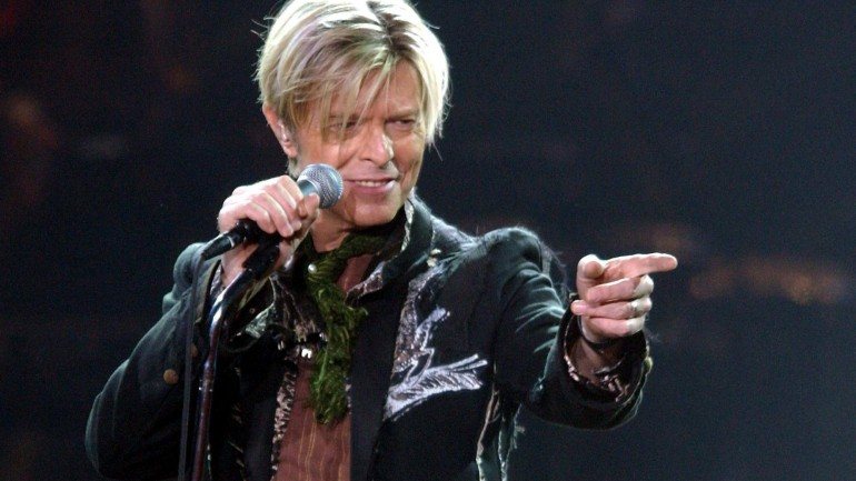 Este domingo às 18h00 celebra-se David Bowie na discoteca lisboeta Lux Frágil