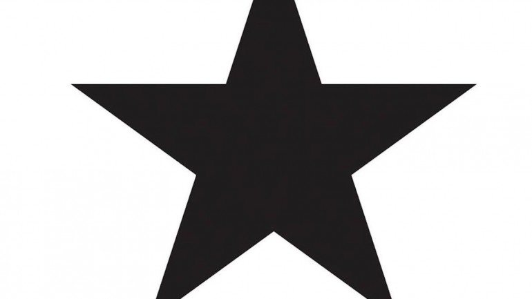 Uma estrela negra e um conjunto de pequenas (e quase todas imperfeitas) figuras sob fundo branco: uma despedida descarnada do &quot;camaleão&quot; da pop