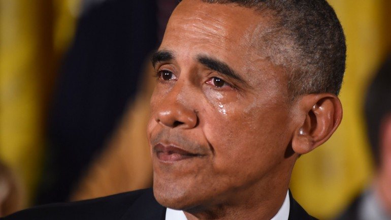 Obama arrancou o ano com lágrimas no rosto, quando discursou sobre a venda livre de armas de fogo no país