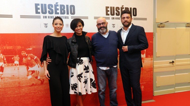 O elenco do musical inclui os atores Cláudia Semedo, Sofia Escobar, Diogo Amaral e João Ricardo
