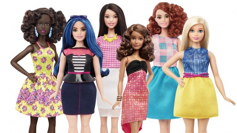 A Barbie nasceu há 57 anos, pela imaginação de Ruth Handler. Hoje já não há &quot;uma Barbie&quot; -- há &quot;várias Barbies&quot;.