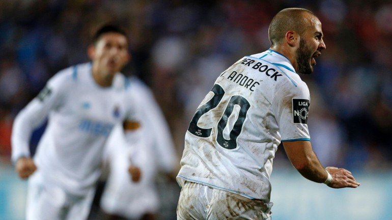 Foi a sétima partida consecutiva que o FC Porto fez em casa do Estoril em que marcou mais de dois golos